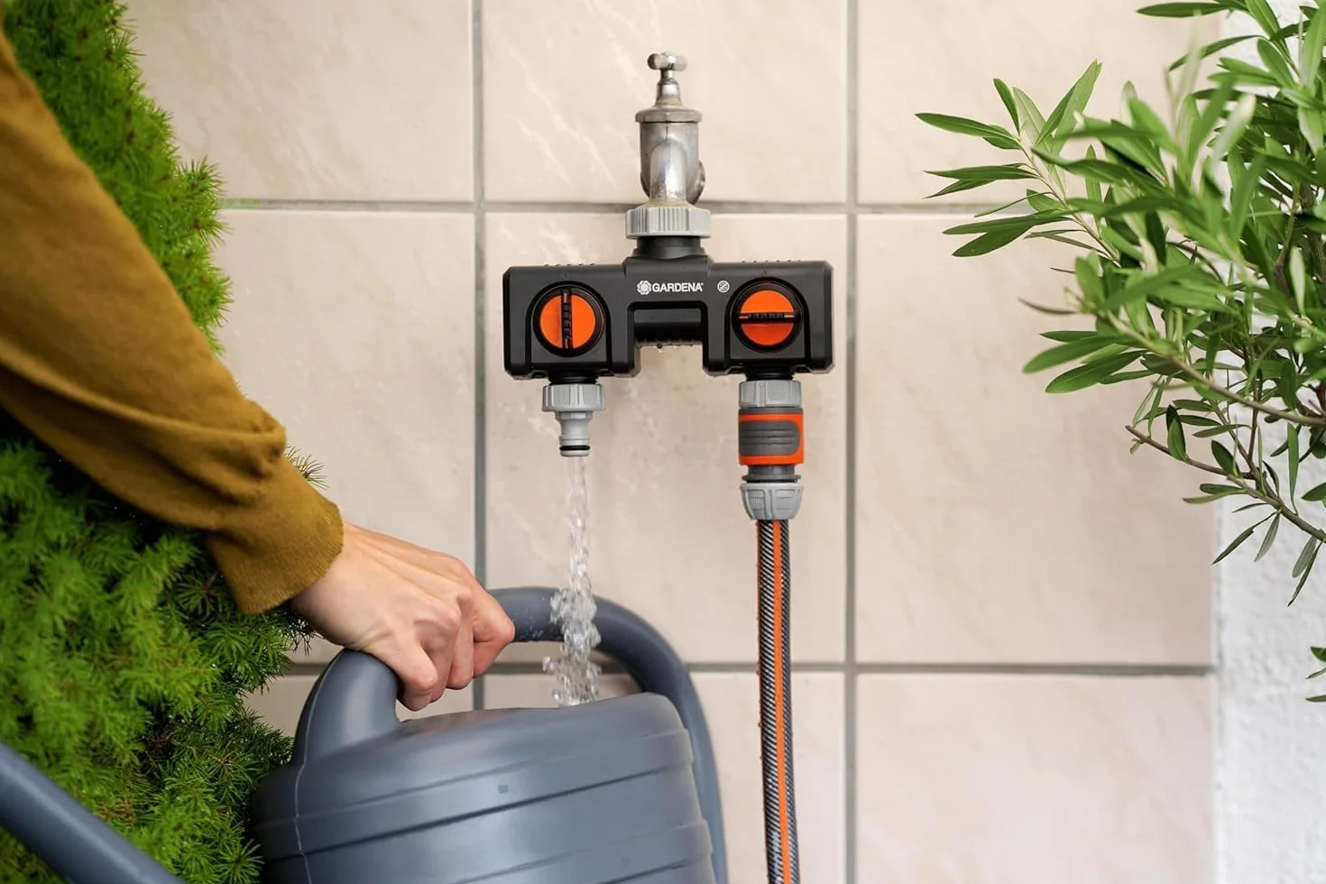 Gardena Distributore a 2 Vie: per Collegare 2 Dispositivi al Rubinetto, Uscite Regolabili Singolarmente, Attacco Rapido degli Accessori, Adatto a Programmatori per Irrigazione (8193-20)